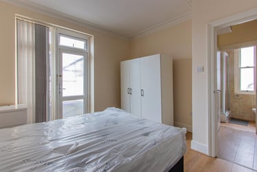 1 bed house, The Walk, City Centre, Cardiff, CF243AF - Image 4